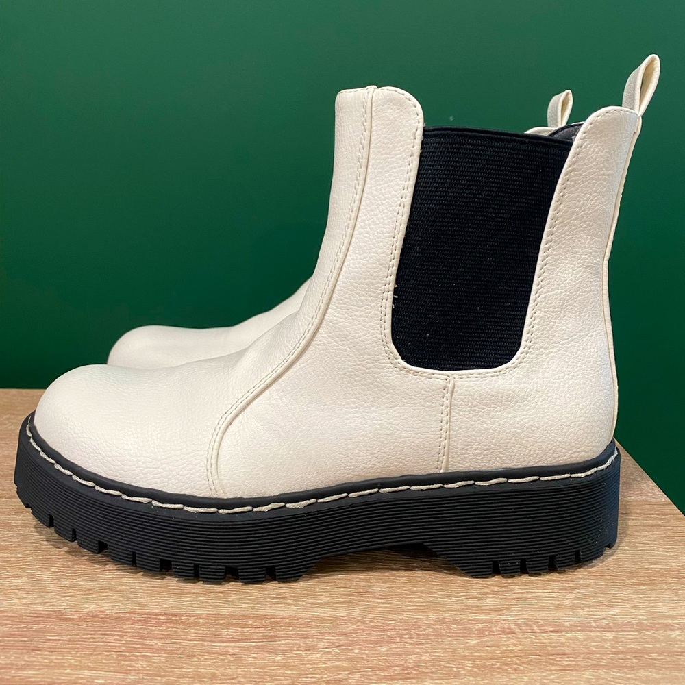 Sincerely Jules - White Chunky Chelsea Boots